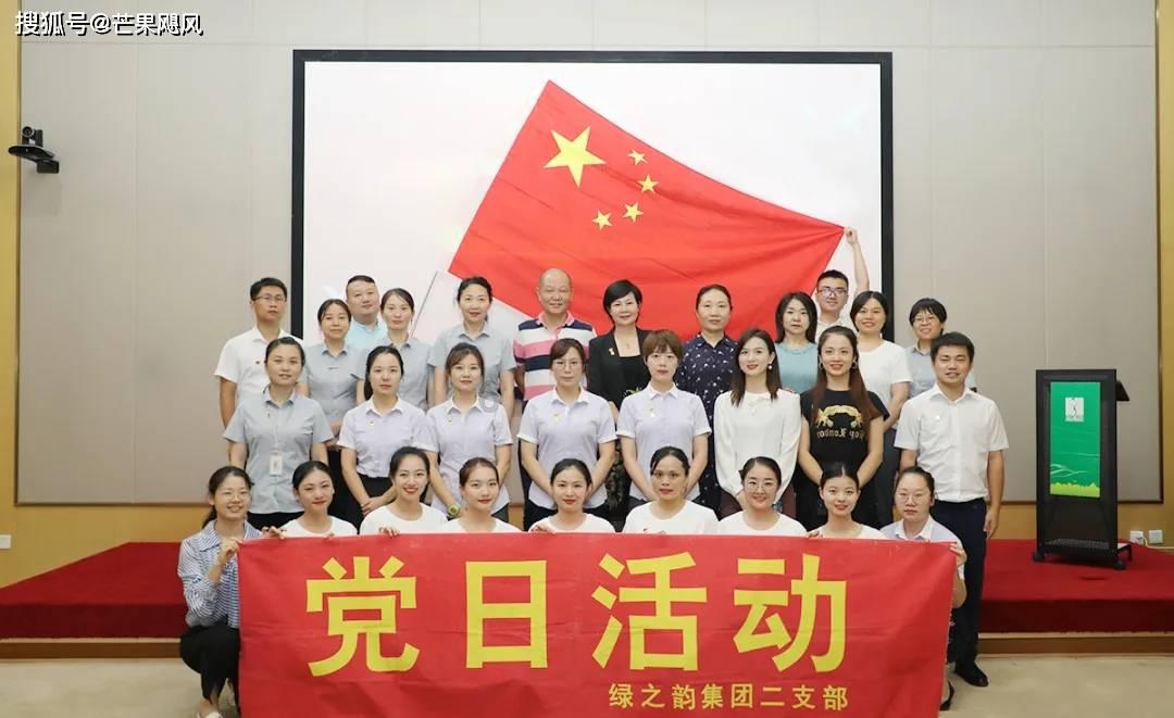 中年发福,明星也不可避免!徐子淇罕见和妈妈同框,身材走形!